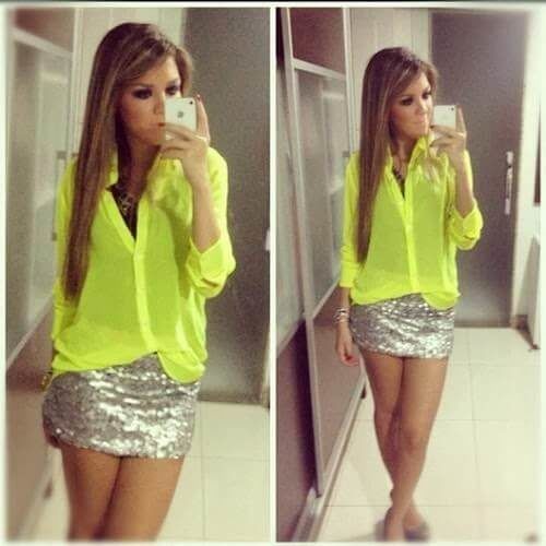 blusa transparente com saia curta