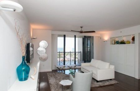 fonte: http://www.houzz.com/photos/15409049/Downtown-Condo-50-Central-modern-living-room-tampa