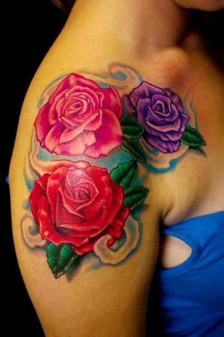 tatuagem flores no ombro