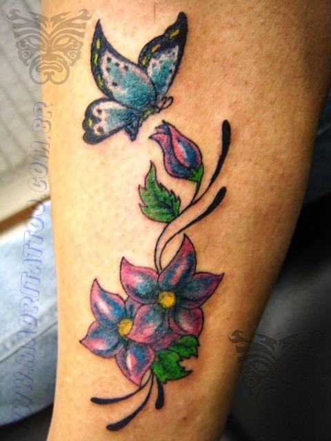 Featured image of post Tatuagens Borboletas Com Flores Delicadeza feminilidade transforma o e liberdade