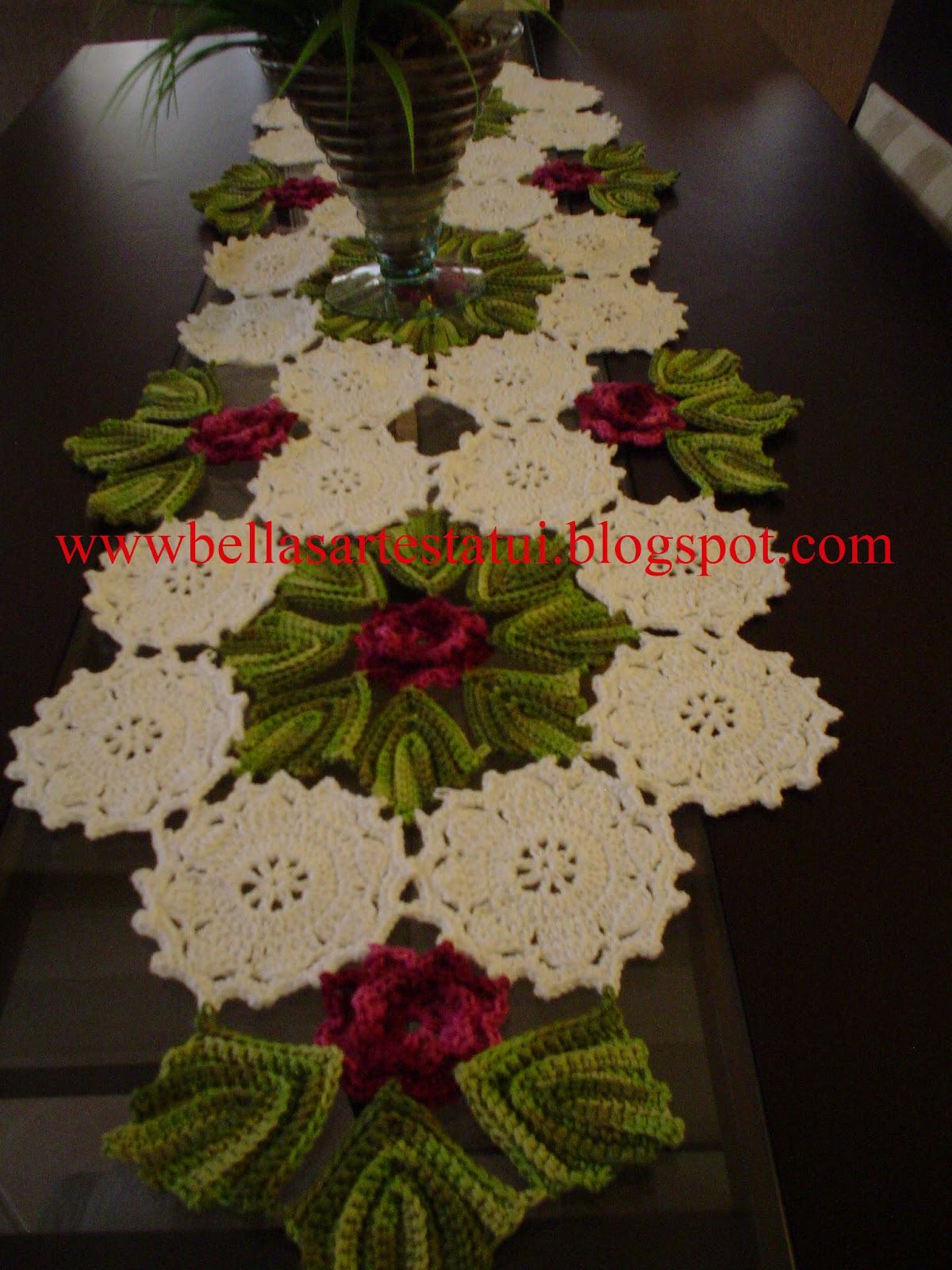 trilhos de mesa de crochê com flores
