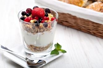 como fazer granola com iogurte