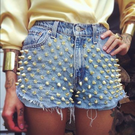 looks com shorts jeans com spikes