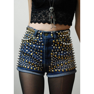 looks com shorts jeans com spikes 9