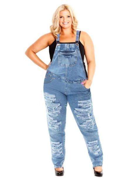 macacao jeans plus size rasgadinho