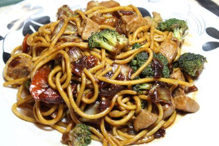 como fazer yakissoba de carne