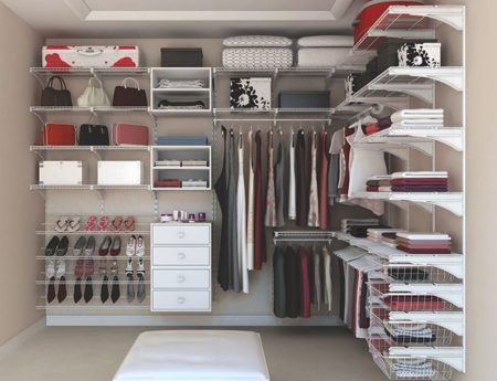 closet pequeno bem organizado casal