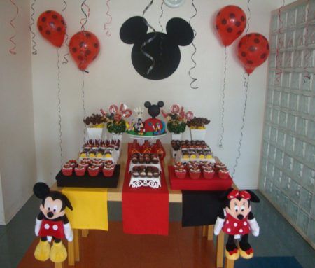 bolo do Mickey para aniversário com decoração do Mickey