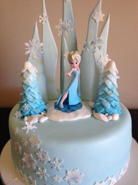 bolo frozen para aniversário com Elsa em biscuit