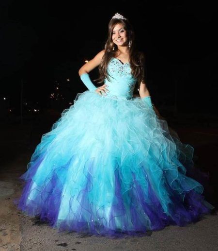 vestidos para debutantes em tons de azul