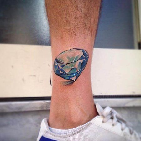 tatuagem de diamante na perna 1