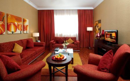 sala com sofa vermelho decoracoes