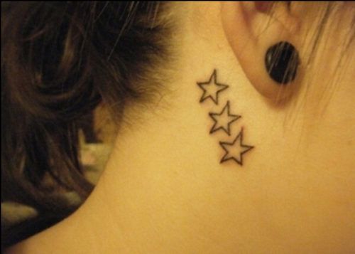 tatuagem estrelas atras da orelha 1