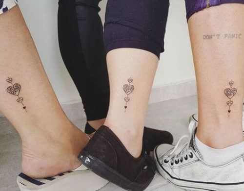 tatuagem amizades na perna 1