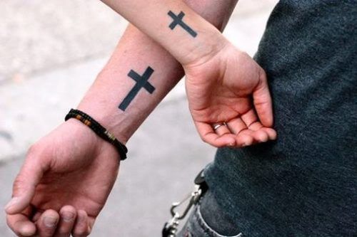 tatuagem de cruz no pulso 1